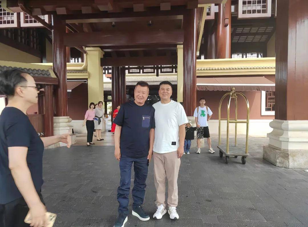 会尽显憔悴69岁赵宝刚满头白发罕见亮相PG麻将胡了试玩38岁江疏影素颜参加聚(图4)