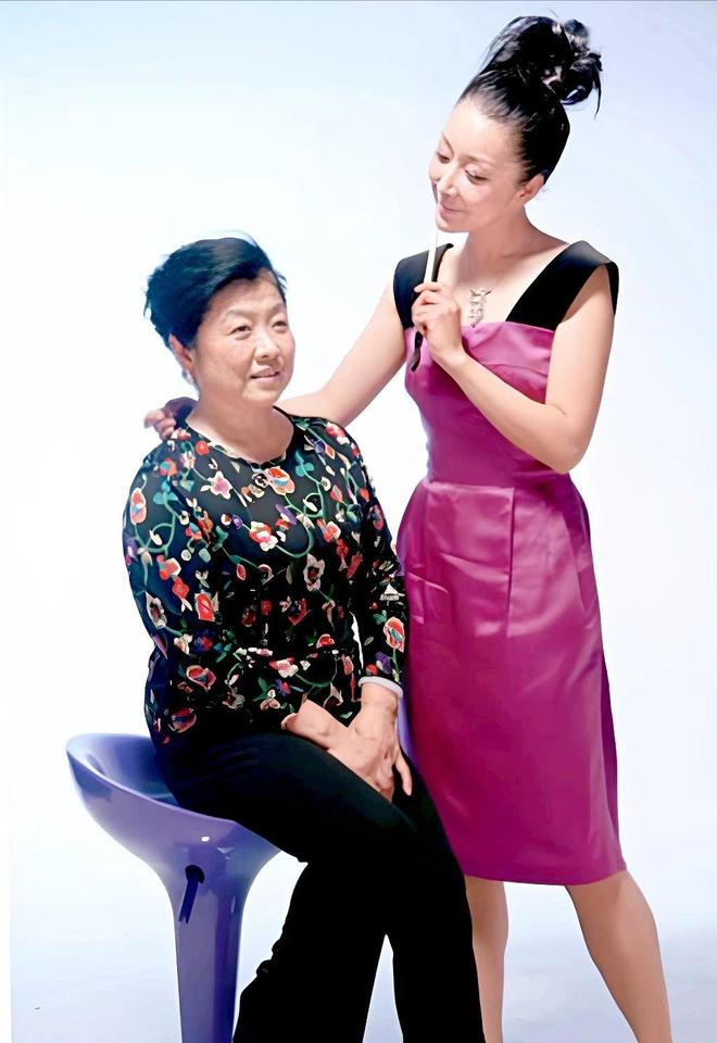 老爸过端午！这哪是父女说是兄妹我都信麻将胡了app53岁歌手孙悦陪83岁(图8)